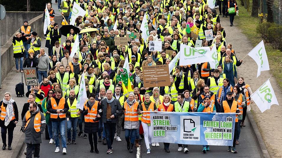 Vor zwei Jahren gab es bereits einen Ufo-Streik bei Lufthansa. Vor zwei Jahren gab es bereits einen Ufo-Streik bei Lufthansa.