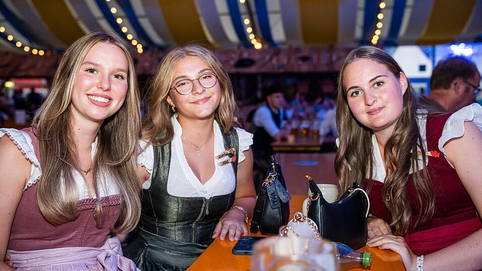 Die Partybilder vom Montag, 17. August, aus dem Festzelt Reisinger. Die Partybilder vom Montag, 17. August, aus dem Festzelt Reisinger.