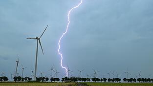 Gewitter, St&uuml;rme und Hitze zeigten am Wochenende bereits erste Spuren.