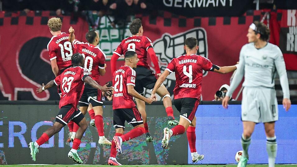 Nürnberg holt gegen Wolfsburg ein zwischenzeitliches 0:2 auf. Nürnberg holt gegen Wolfsburg ein zwischenzeitliches 0:2 auf.