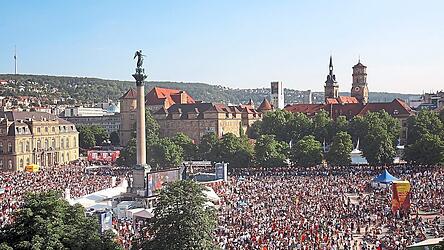 So war es 2006 zur WM, so soll es bei der EM 2024 wieder sein: die Fanmeile beim Public Viewing am Schlossplatz.