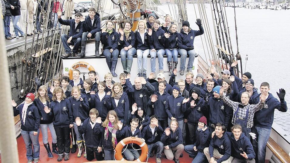 Ein halbes Jahr überqueren 32 Schüler mit der Thor Hayerdahl das Meer. Ein halbes Jahr überqueren 32 Schüler mit der Thor Hayerdahl das Meer.