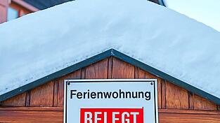 Eigentlich freut sich der Bürgermeister von Füssen, Maximilian Eichstetter, wenn überall 'Rambazamba' und Touristen kommen. Doch mittlerweile wird es ihm zu viel. Eigentlich freut sich der Bürgermeister von Füssen, Maximilian Eichstetter, wenn überall 'Rambazamba' und Touristen kommen. Doch mittlerweile wird es ihm zu viel.