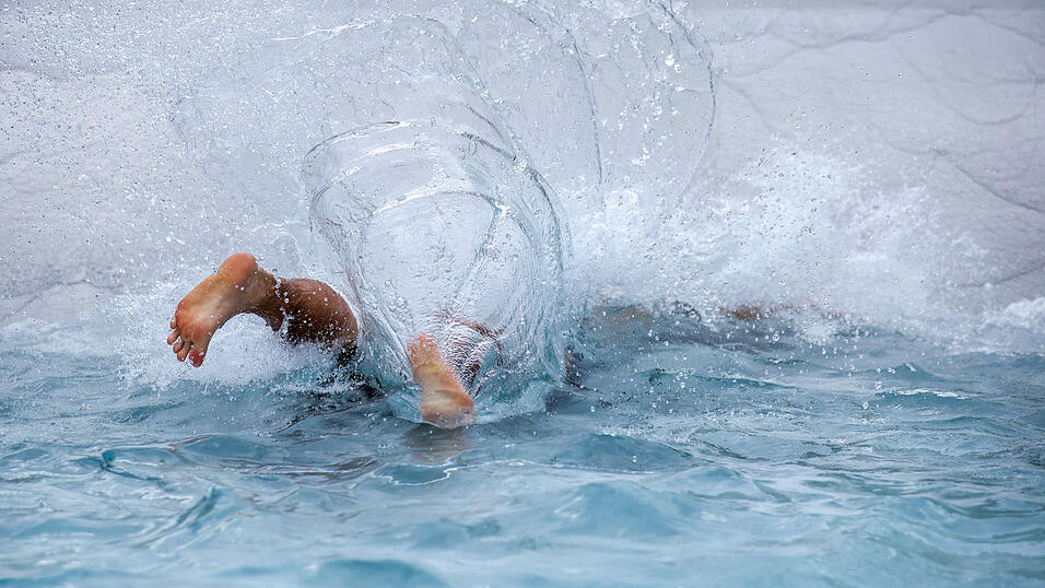 Im Regensburger Westbad kam es zu einem Streit zweier Familien. (Symbolbild)