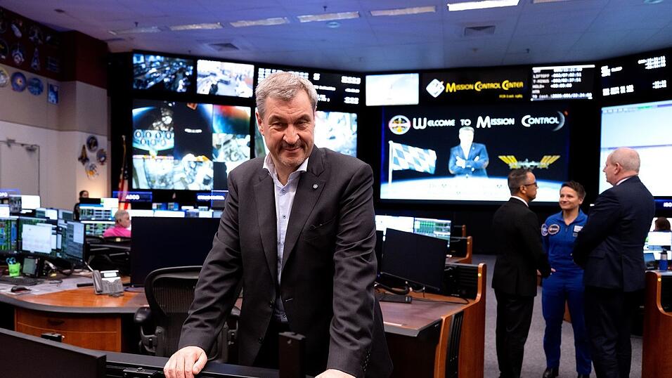Mission Control mit Markus S&ouml;der. Bayerns Ministerpr&auml;sident ist beeindruckt von der Einsatzzentrale f&uuml;r die internationale Raumstation ISS der US-Raumfahrtbeh&ouml;rde Nasa in Houston.