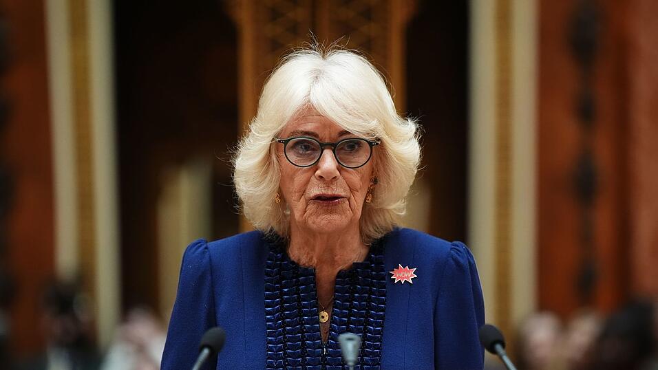 K&ouml;nigin Camilla engagiert sich seit L&auml;ngerem f&uuml;r Frauen, die h&auml;usliche oder sexualisierte Gewalt erlebt haben.