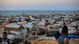 Israels Armee hat die jetzt schon überfüllte Zeltstadt Al-Mawasi zum Zufluchtsort für die Zivilisten der Stadt Gaza erklärt. (Archivbild)