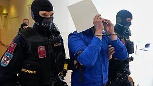 Der Hauptangeklagte im Prozess um die abgesagten Taylor-Swift-Konzerte in Wien hat Anschlagspl&auml;ne gestanden.