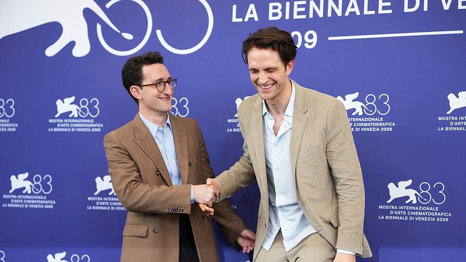Regisseur Lance Oppenheim und sein Protagonist Pattinson. Regisseur Lance Oppenheim und sein Protagonist Pattinson.
