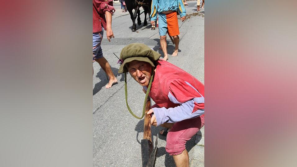 Die schönsten Augenblicke des historischen Drachenstich-Festzuges 2016. Die schönsten Augenblicke des historischen Drachenstich-Festzuges 2016.