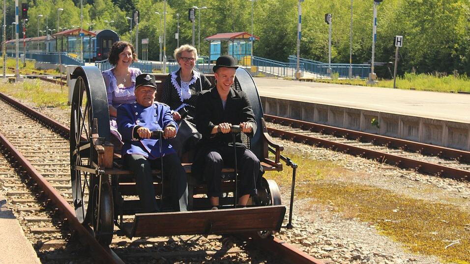 Am Jubiläumstag sind auch Fahrten mit der historischen Draisine am Grenzbahnhof möglich Am Jubiläumstag sind auch Fahrten mit der historischen Draisine am Grenzbahnhof möglich