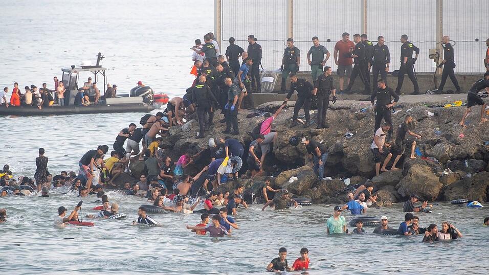 Konservative Medien und Politiker in Spanien beklagen eine &laquo;Invasion&raquo;.