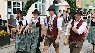 Die Gaukönige des Schützengaus Dorfen waren natürlich auch beim 150. Dorfener Jubiläums-Volksfestes dabei Die Gaukönige des Schützengaus Dorfen waren natürlich auch beim 150. Dorfener Jubiläums-Volksfestes dabei