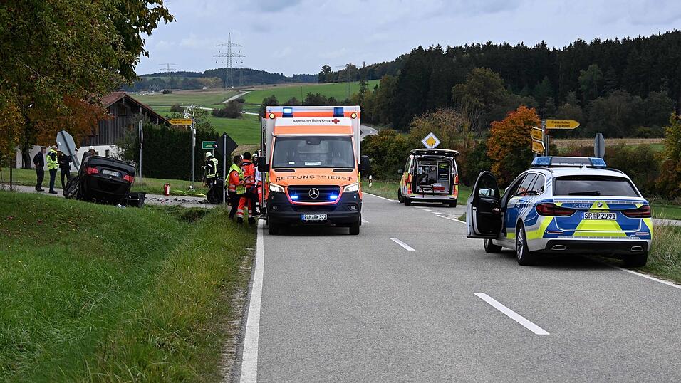 Ein Abschlepper barg die nicht mehr fahrbereiten Autos. 