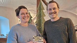 Vera und Martin Kaiser laden in den Kastanienhof ein. Vera und Martin Kaiser laden in den Kastanienhof ein.