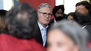 Im Abseits: Der britische Premierminister Starmer steht massiv unter Druck.