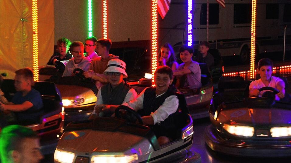 Immer wieder ein Klassiker für alle Generationen: der Autoscooter. Immer wieder ein Klassiker für alle Generationen: der Autoscooter.