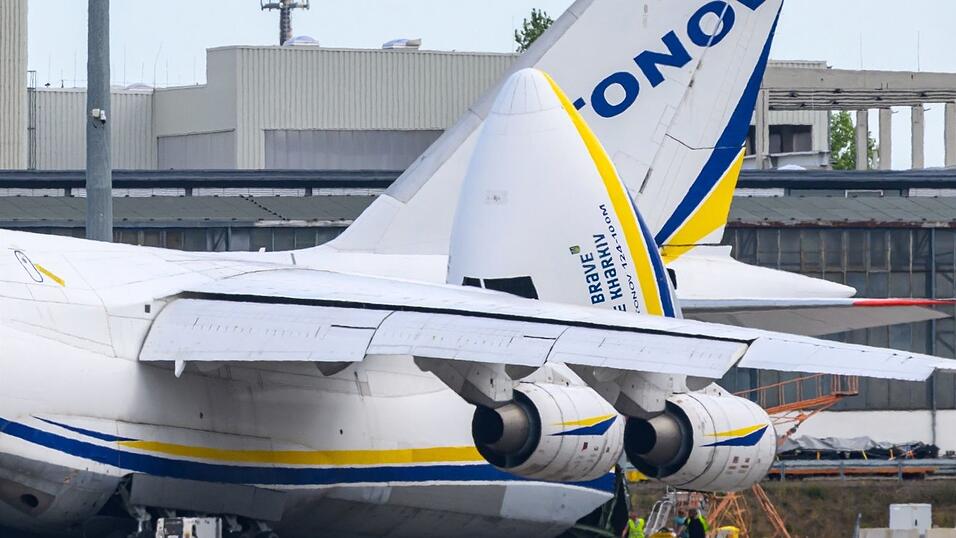 Bis heute hat sich die Bundesregierung nicht öffentlich dazu geäußert, wer aus ihrer Sicht hinter der Drohnen-Attacke auf dem Leipziger Flughafen steckt. (Archivbild) Bis heute hat sich die Bundesregierung nicht öffentlich dazu geäußert, wer aus ihrer Sicht hinter der Drohnen-Attacke auf dem Leipziger Flughafen steckt. (Archivbild)