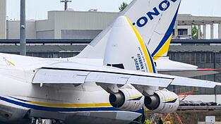 Bis heute hat sich die Bundesregierung nicht öffentlich dazu geäußert, wer aus ihrer Sicht hinter der Drohnen-Attacke auf dem Leipziger Flughafen steckt. (Archivbild) Bis heute hat sich die Bundesregierung nicht öffentlich dazu geäußert, wer aus ihrer Sicht hinter der Drohnen-Attacke auf dem Leipziger Flughafen steckt. (Archivbild)