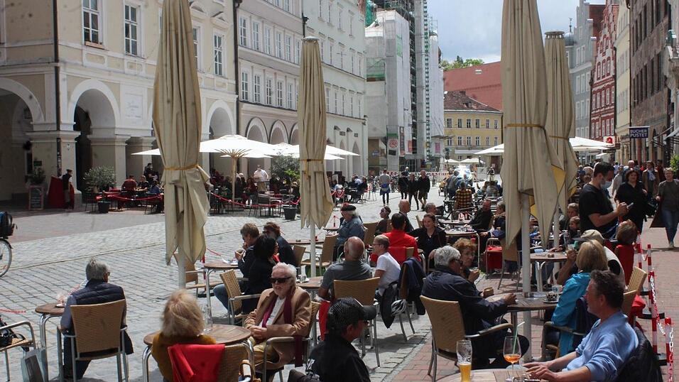 Die Landshuter genießen die neuen Freiheiten und das gute Wetter. Die Landshuter genießen die neuen Freiheiten und das gute Wetter.
