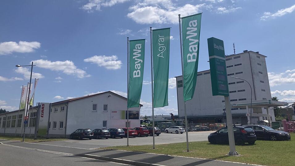 Die Niederlassung der Baywa-Filiale Cham steht nicht zur Disposition, sagt die Konzernsprecherin auf Nachfrage. Die Niederlassung der Baywa-Filiale Cham steht nicht zur Disposition, sagt die Konzernsprecherin auf Nachfrage.