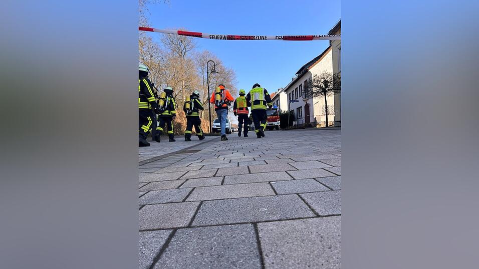 In Horn-Bad Meinberg str&ouml;mte nat&uuml;rliches Kohlendioxid aus dem Boden. Zwei Menschen wurden bewusstlos, konnten aber gerettet werden.