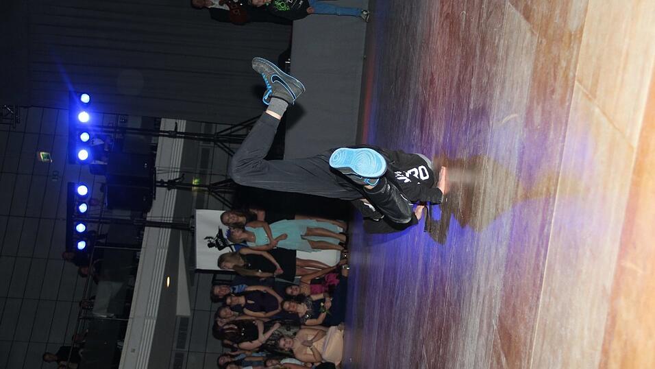 Die Bilder vom Abschlussball der Tanzschule Seidel in der Fraunhofer-Halle am 28. November. Die Bilder vom Abschlussball der Tanzschule Seidel in der Fraunhofer-Halle am 28. November.