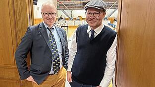 Thomas Fauth (links) und Patrick Schladt haben einen Großteil des vergangenen Jahre sim Oberlandesgericht Koblenz verbracht - im Hintergrund der Sitzungssaal, in dem der Reichbürgerprozess verhandelt wird.