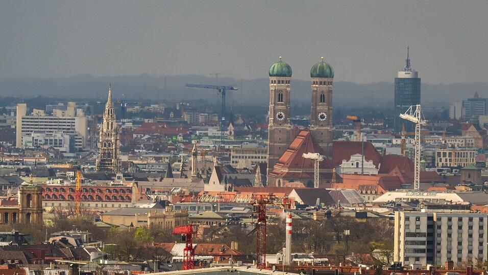 Soll k&uuml;nftig zwei weitere markante Erhebungen beinhalten: die M&uuml;nchner Skyline. (Archivbild)