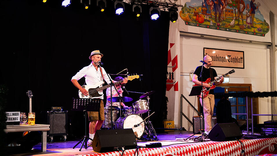 Die Partybilder vom Sonntag, 16. August, aus dem Festzelt Greindl. Die Partybilder vom Sonntag, 16. August, aus dem Festzelt Greindl.