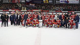 Gro&szlig;e Freude in der Hitzkopf-Arena nach der Schlusssirene: Der Deggendorfer SC ist Meister der Oberliga S&uuml;d.