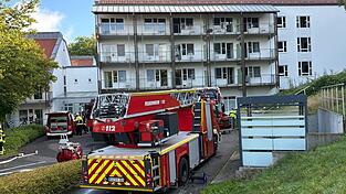 Ein Großaufgebot an Feuerwehren und BRK-Kräften war am Mittelbayerischen Rehazentrum im Einsatz. Ein Großaufgebot an Feuerwehren und BRK-Kräften war am Mittelbayerischen Rehazentrum im Einsatz.