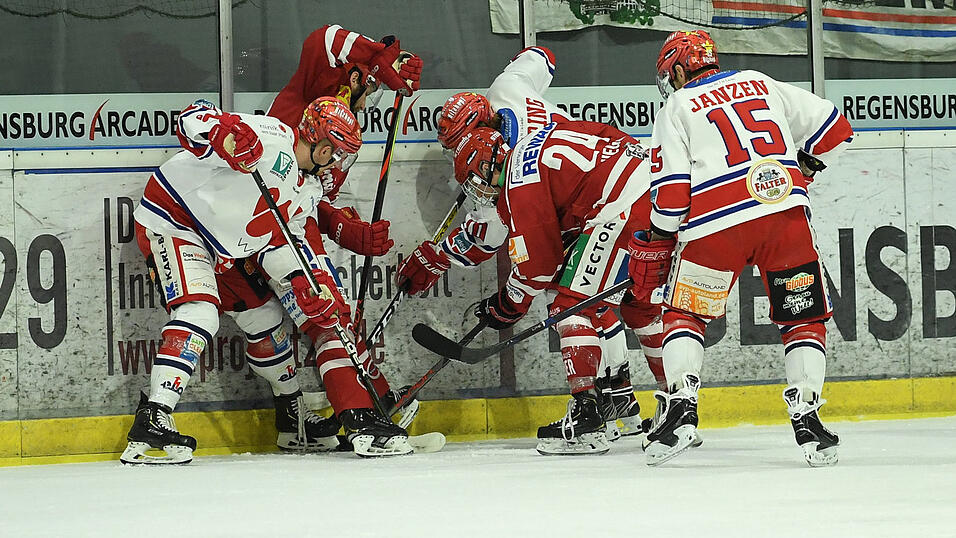 Der Deggendorfer SC hat das ostbayerische Derby bei den Eisbären Regensburg gewonnen. Der Deggendorfer SC hat das ostbayerische Derby bei den Eisbären Regensburg gewonnen.
