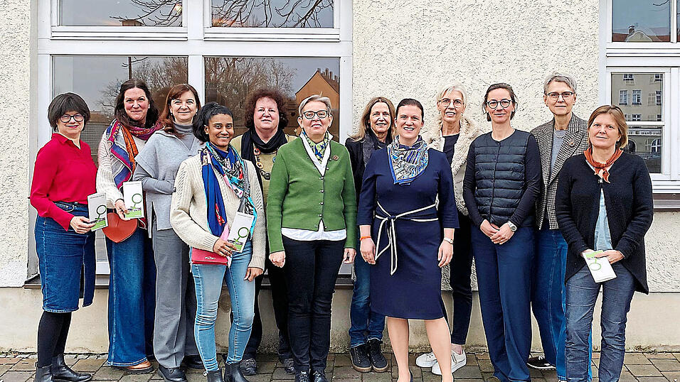 Die Landshuter Organisatorinnen des Frauentag-Programms wollen vor allem eins: Frauen weiter sichtbar und auf ihre Anliegen aufmerksam machen. Die Landshuter Organisatorinnen des Frauentag-Programms wollen vor allem eins: Frauen weiter sichtbar und auf ihre Anliegen aufmerksam machen.