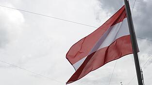 Werner Fayman ist vom Amt des österreichischen Bundeskanzlers zurückgetreten. Ein Land in einem progressiven Zustand hinterlässt er nicht gerade. Werner Fayman ist vom Amt des österreichischen Bundeskanzlers zurückgetreten. Ein Land in einem progressiven Zustand hinterlässt er nicht gerade.