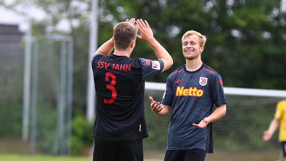 Der SSV Jahn Regensburg hat am Samstagnachmittag 4:0 gegen die SpVgg Bayreuth gewonnen.