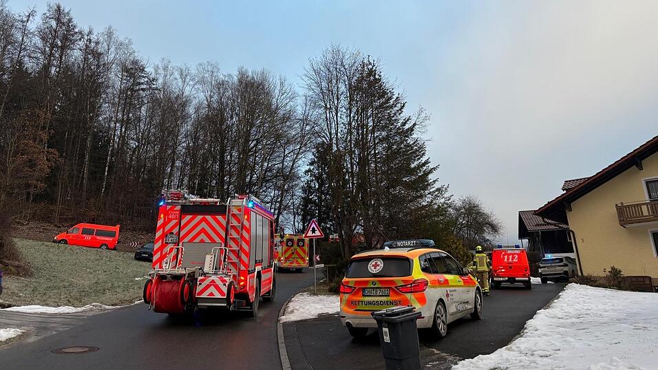 Die Einsatzkr&auml;fte von vier Feuerwehren trafen an der Unfallstelle ein.