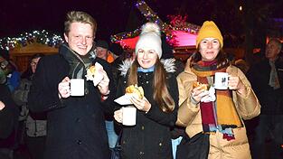 Schmeckt immer: eine Knackersemmel mit allem.