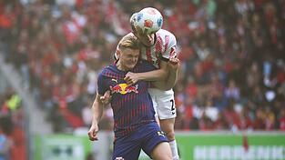 Freiburgs Matthias Ginter (oben) ist seit Wochen in Topform. Freiburgs Matthias Ginter (oben) ist seit Wochen in Topform.
