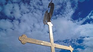 Zwischendurch regnete es zwar ein wenig, aber nach der Installation des Kirchenkreuzes schien über Seyboldsdorf wieder die Sonne.