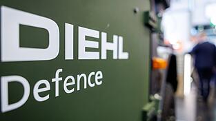 Der Technologiekonzern Diehl mit Sitz in Nürnberg profitiert derzeit massiv von der veränderten Sicherheitslage in der Welt. (Archivbild) Der Technologiekonzern Diehl mit Sitz in Nürnberg profitiert derzeit massiv von der veränderten Sicherheitslage in der Welt. (Archivbild)