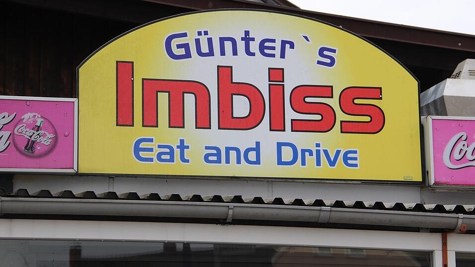 Günters Imbiss ist in Straubing Kult: Seit über 30 Jahren versorgt er Generationen von Schülern und Berufstätige mit deftigem Essen. Günters Imbiss ist in Straubing Kult: Seit über 30 Jahren versorgt er Generationen von Schülern und Berufstätige mit deftigem Essen.