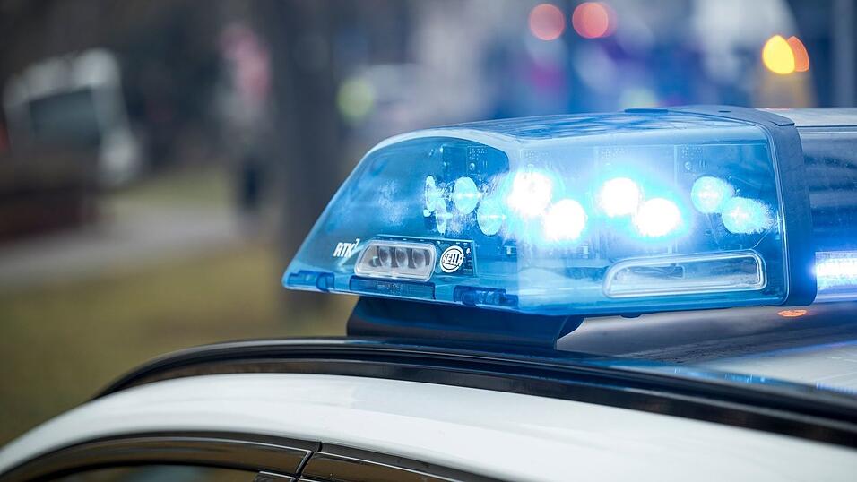 Die A8 Richtung Salzburg sperrten die Einsatzkräfte zwischenzeitlich komplett. (Symbolbild) Die A8 Richtung Salzburg sperrten die Einsatzkräfte zwischenzeitlich komplett. (Symbolbild)