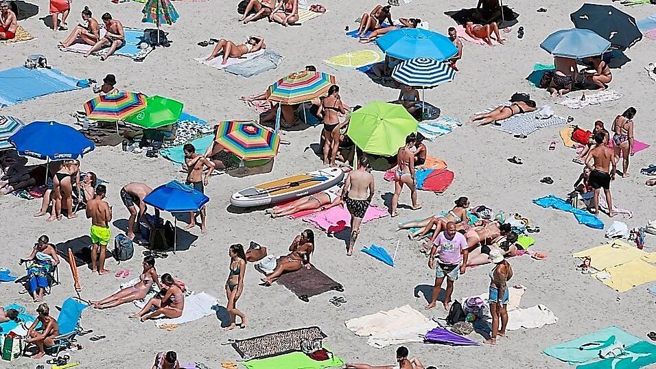 Smartphone-Pause im Urlaub? Das kommt laut einer Umfrage nur fürjeden Fünften infrage. Smartphone-Pause im Urlaub? Das kommt laut einer Umfrage nur fürjeden Fünften infrage.