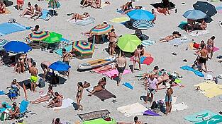 Smartphone-Pause im Urlaub? Das kommt laut einer Umfrage nur fürjeden Fünften infrage. Smartphone-Pause im Urlaub? Das kommt laut einer Umfrage nur fürjeden Fünften infrage.