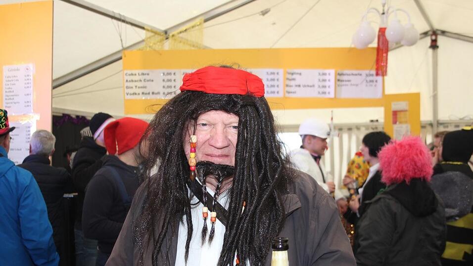 Viele Faschings-Fans haben sich am Samstag den Umzug in Langenbach angesehen. Viele Faschings-Fans haben sich am Samstag den Umzug in Langenbach angesehen.