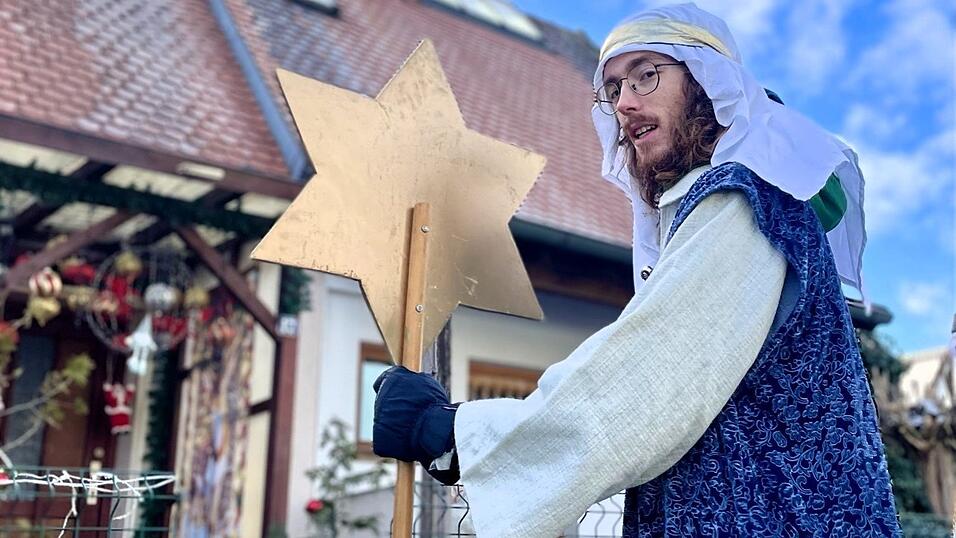 Die Ministranten in St. Wolfgang bekommen vor allem Spenden und S&uuml;&szlig;es in 'gut situierten' Ecken, sagt Sterntr&auml;ger Max Reinhart. 2025 waren elf Gruppen von den &uuml;ber 100 Minis der Landshuter Pfarrei unterwegs.