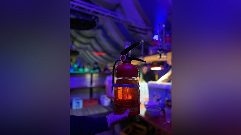 Dass es eine Party zum Feuerwehrjubiläum war, wurde deutlich. Dass es eine Party zum Feuerwehrjubiläum war, wurde deutlich.