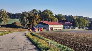 Am Montag, gegen 8.10 Uhr, wurde in einem Hühnerstall in Steinbach bei Rottenburg Gasgeruch wahrgenommen. Am Montag, gegen 8.10 Uhr, wurde in einem Hühnerstall in Steinbach bei Rottenburg Gasgeruch wahrgenommen.