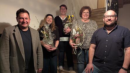 Pr&auml;sente gab es f&uuml;r au&szlig;erordentlichen Einsatz f&uuml;r Manuela Klingl, Sandra H&auml;u&szlig;ler und Claudia Hornberger. B&uuml;rgermeister Andreas Eckl rief dazu auf, den Dorfladen zu unterst&uuml;tzen.